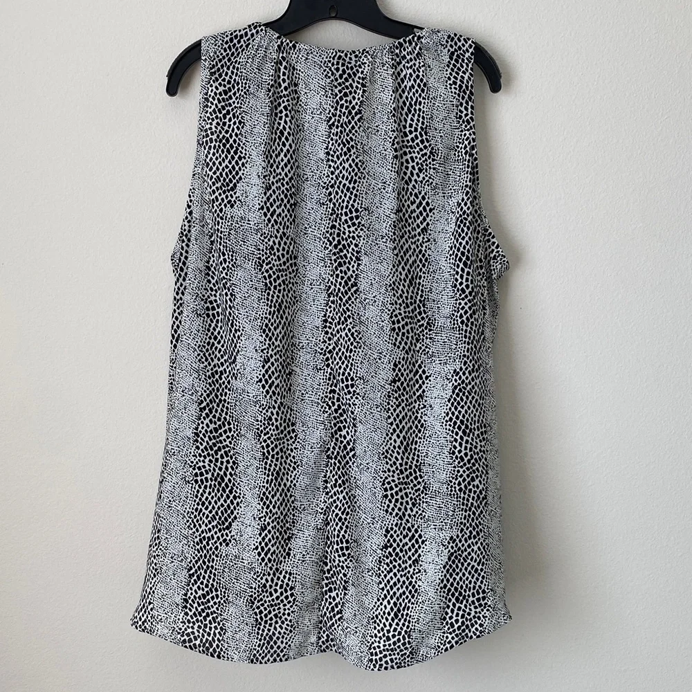 Lane Bryant Monochrome Sleeveless Blouse - Picture 3 of 7